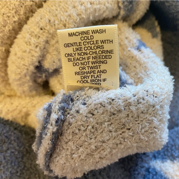 ✨Like New✨ Cozy Short Set, Size Small; Light Blue & White Stars - Picture 2 of 9